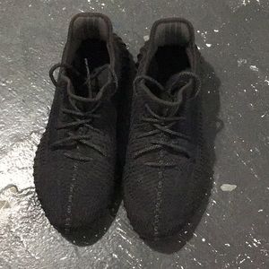Yeezy 350 V2 Triple Black non reflective